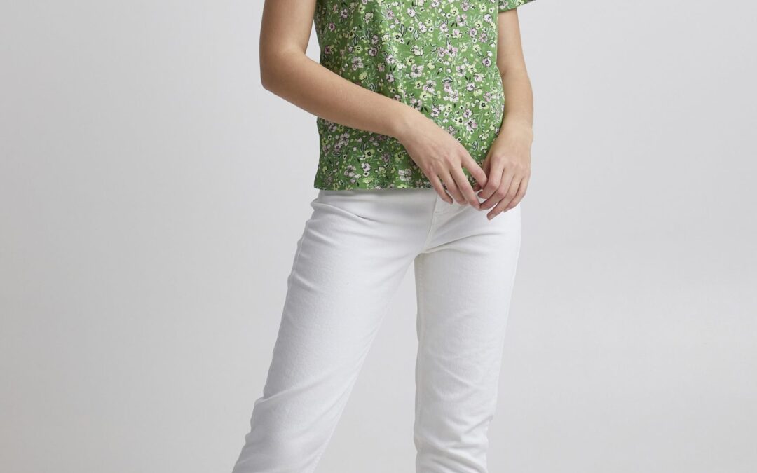 Top fluide ou top ajusté : que choisir selon son style ?