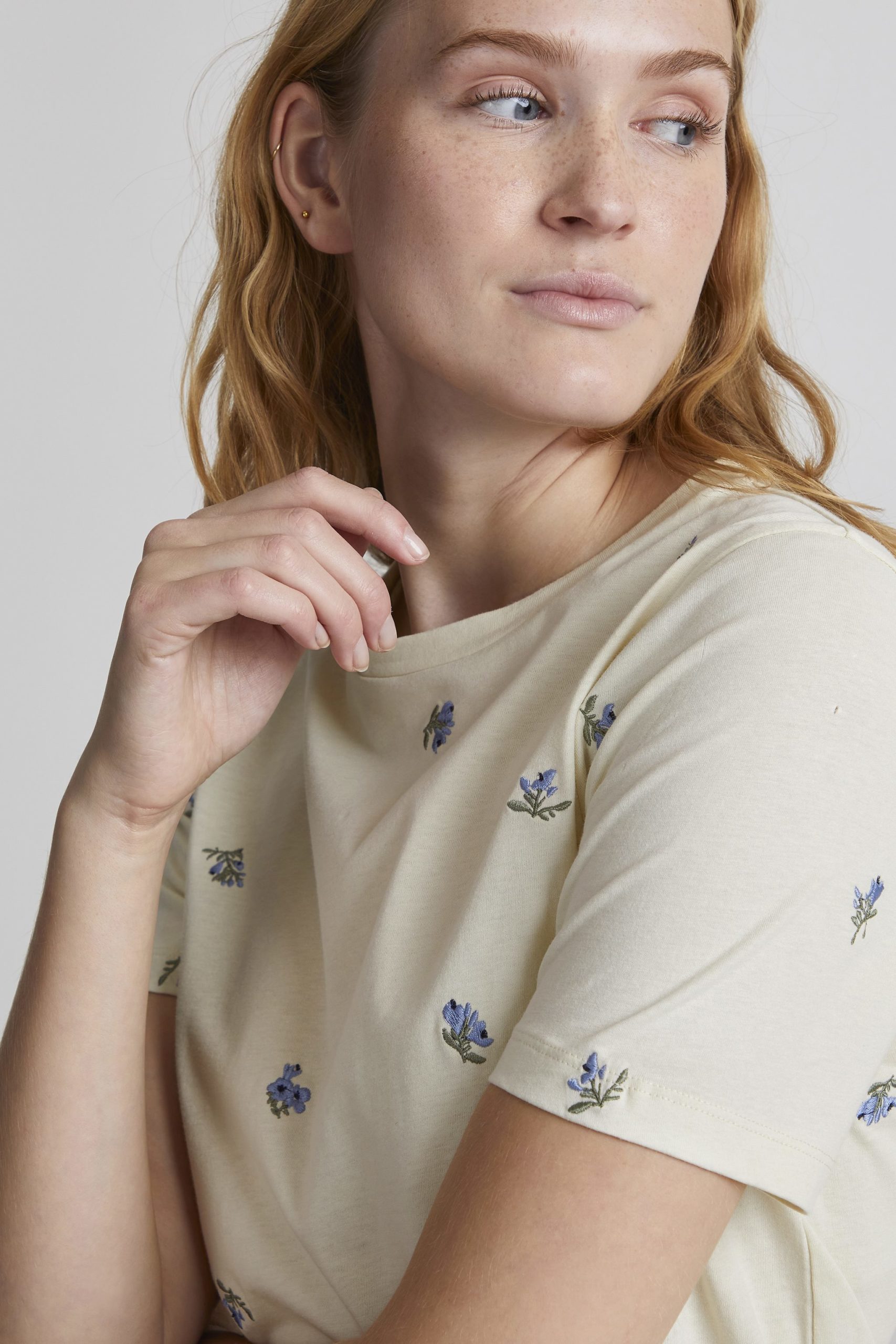 T-shirt brodé fleur – Image 4