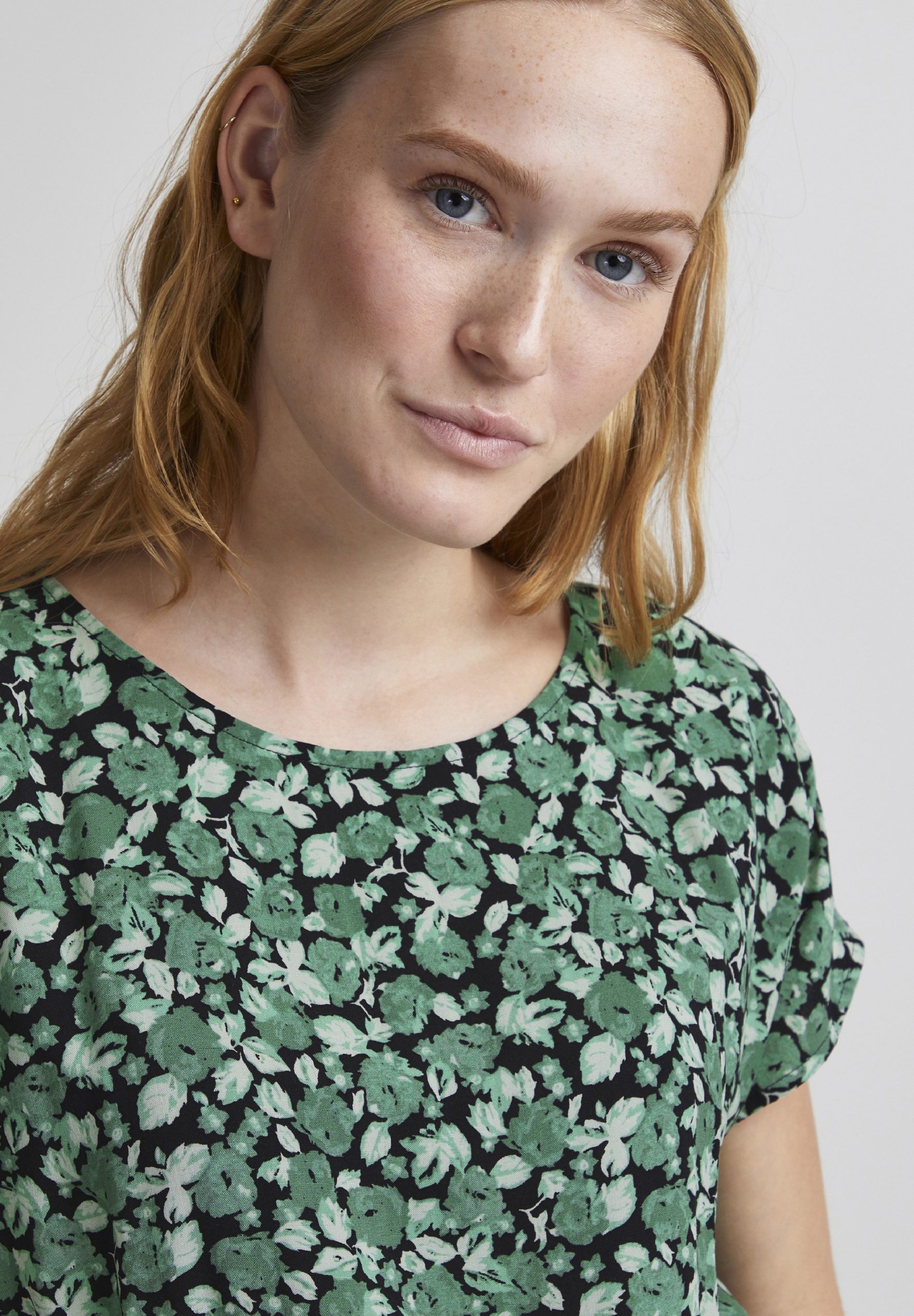 Robe courte fleurie – Fraîcheur et féminité – Image 5