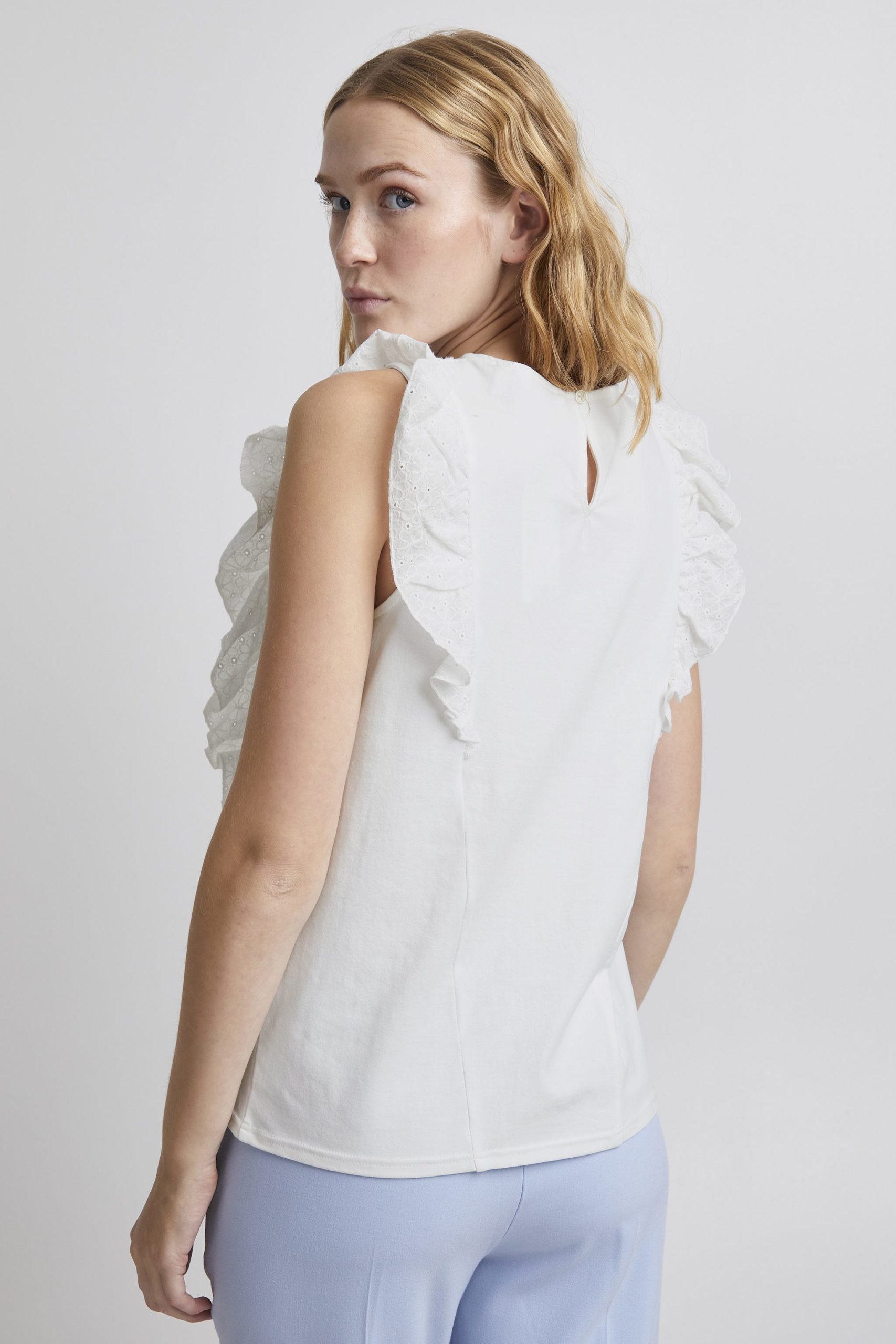 Top brodé blanc – Image 2